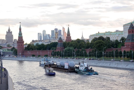 Leningrad II SGs passing Kremlin 460 (AEM)